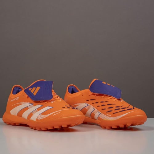 جزمة كرة قدم Adidas