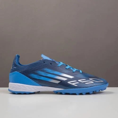 جزمة كرة قدم Adidas