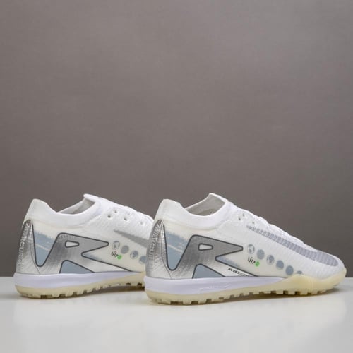 جزمة كرة قدم Nike