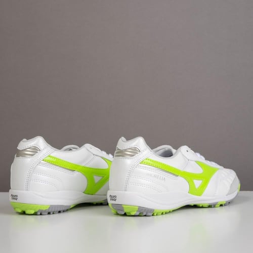 جزمة كرة قدم Mizuno