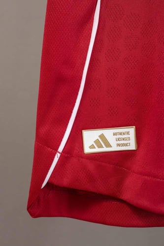 طقم ليفربول الاساسي 2025/2026