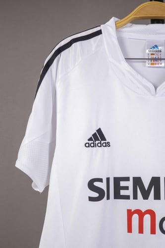 قميص ريال مدريد كلاسيك 2005