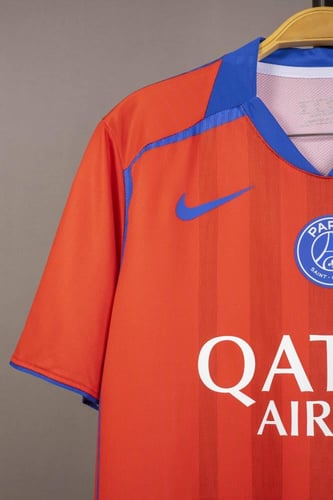 طقم باريس الاساسي 2025/2026