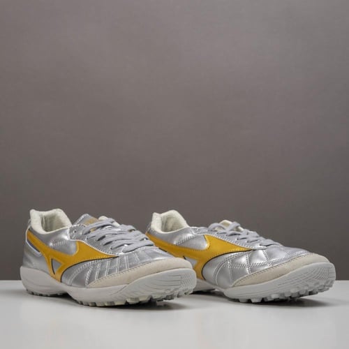 جزمة كرة قدم Mizuno