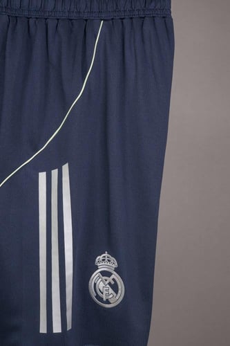 طقم ريال مدريد الاحتياطي 2025/22026