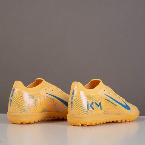 جزمة كرة قدم Nike