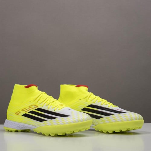 جزمة كرة قدم Adidas