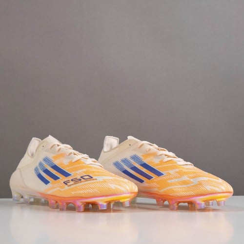 جزمة كرة قدم Adidas