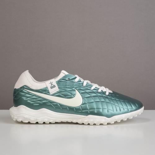 جزمة كرة قدم Nike