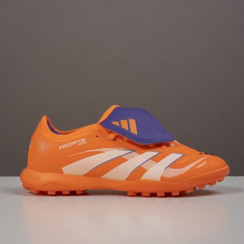 جزمة كرة قدم Adidas