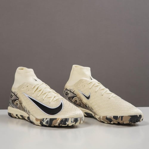 جزمة كرة قدم Nike