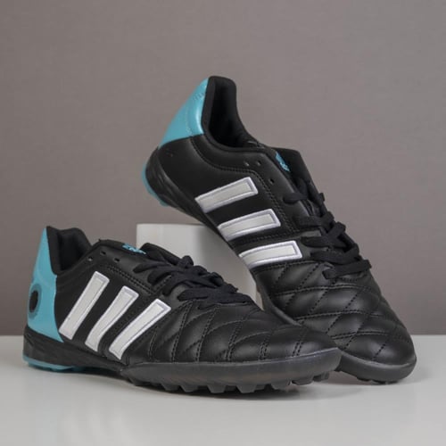 جزمة كرة قدم Adidas