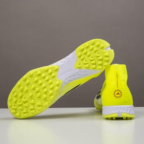 جزمة كرة قدم Adidas