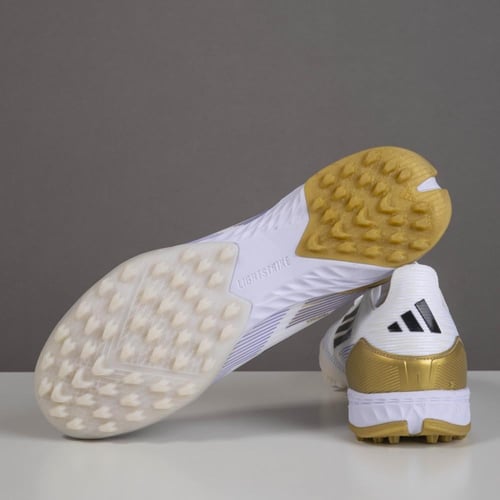 جزمة كرة قدم adidas