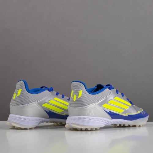 جزمة كرة قدم adidas