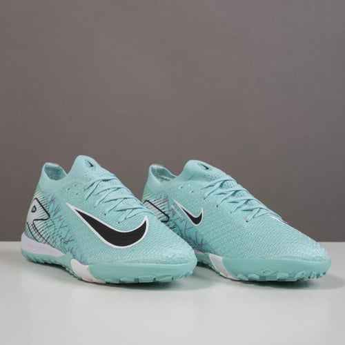 جزمة كرة قدم Nike