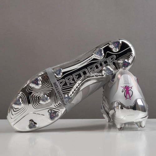 جزمة كرة قدم Adidas