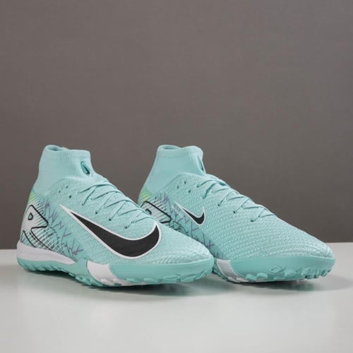 جزمة كرة قدم Nike