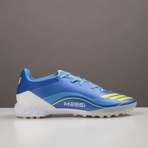 جزمة كرة قدم Adidas