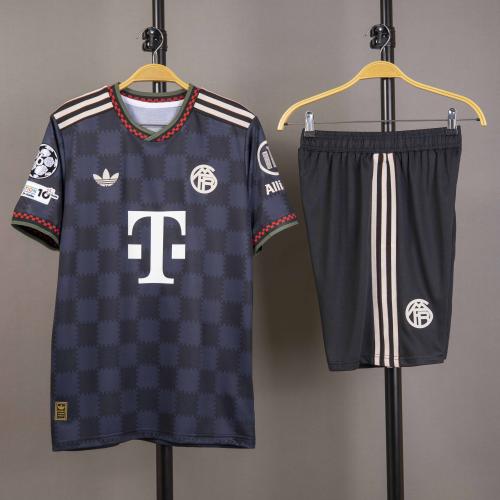 طقم بايرن ميونخ الاحتياطي 2026/2025