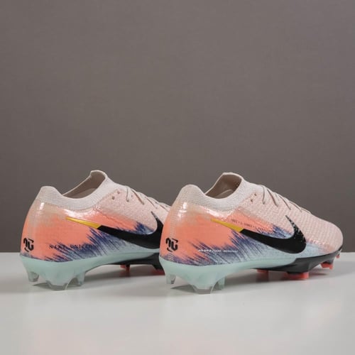 جزمة كرة قدم Nike