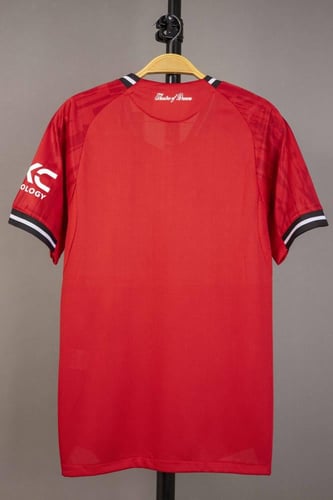 قميص مانشستر يونايتد الاساسي 2025/2026