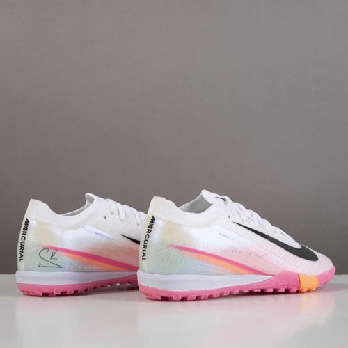 جزمة كرة قدم Nike