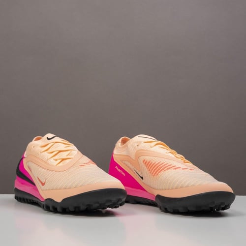 جزمة كرة قدم Nike