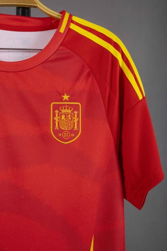 طقم منتخب اسبانيا الاساسي 2024/2025