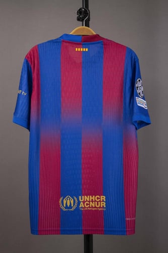 طقم برشلونة الاساسي 2025/2026