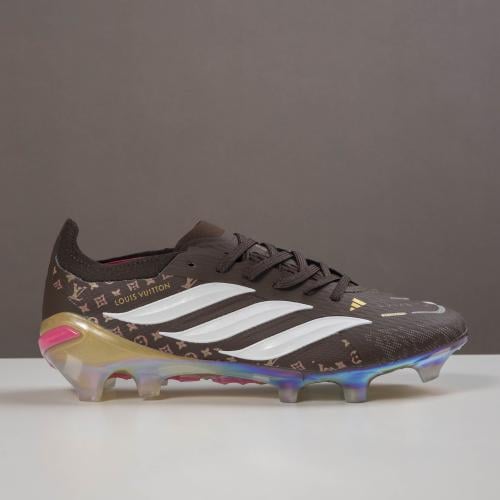 جزمة كرة قدم Adidas