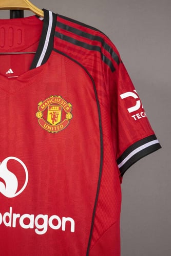 قميص مانشستر يونايتد الاساسي 2025/2026