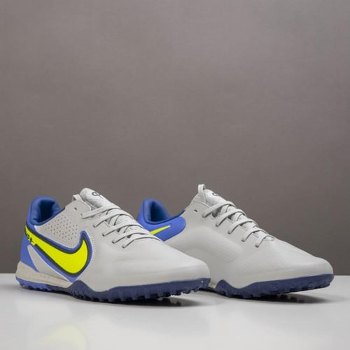 جزمة كرة قدم Nike