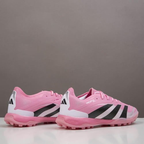 جزمة كرة قدم Adidas