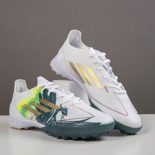 جزمة كرة قدم Adidas