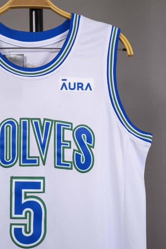 طقم ولفز الابيض 2024