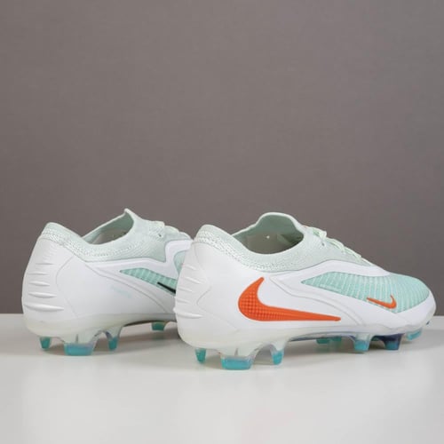 جزمة كرة قدم Nike