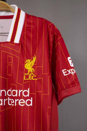 طقم ليفربول الاساسي 2024/2025