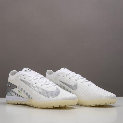 جزمة كرة قدم Nike