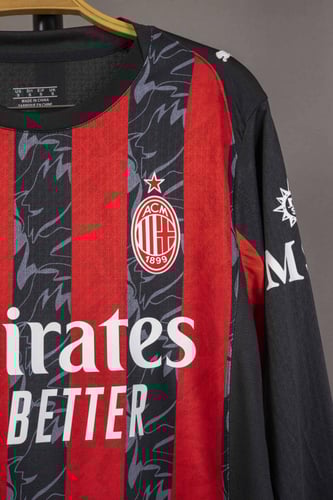 طقم ميلان الاساسي 2025/2026