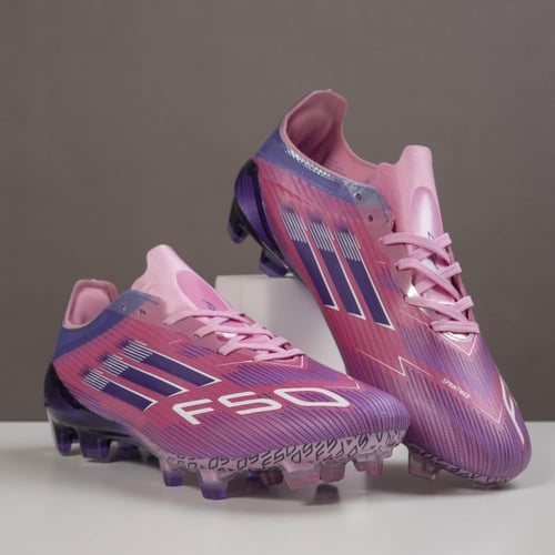 جزمة كرة قدم Adidas