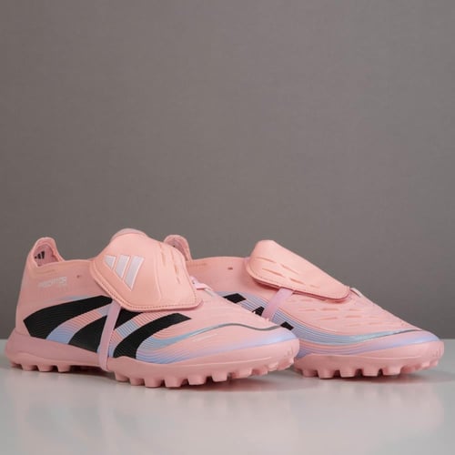 جزمة كرة قدم Adidas