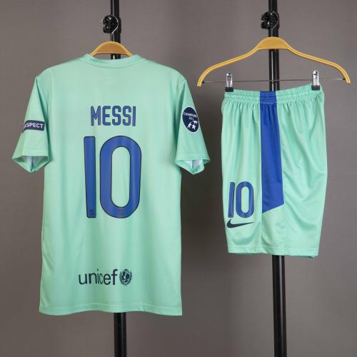 طقم برشلونة الاحتياطي 2010/2011