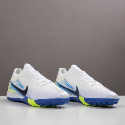 جزمة كرة قدم Nike