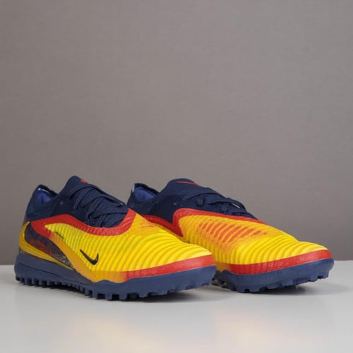 جزمة كرة قدم Nike