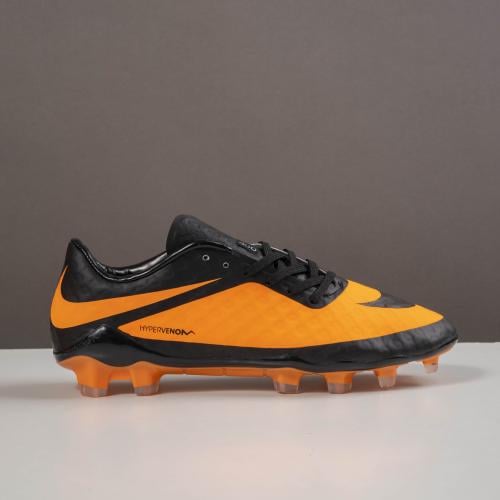 جزمة كرة قدم Nike