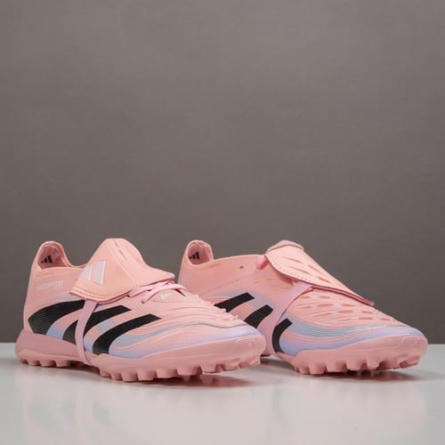 جزمة كرة قدم Adidas