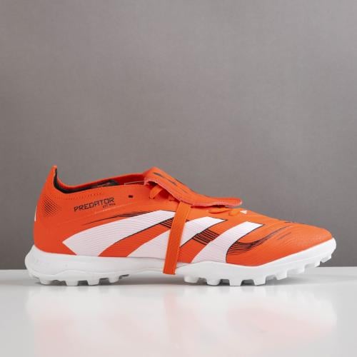جزمة كرة قدم Adidas