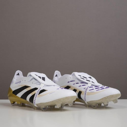 جزمة كرة قدم Adidas