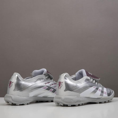 جزمة كرة قدم Adidas